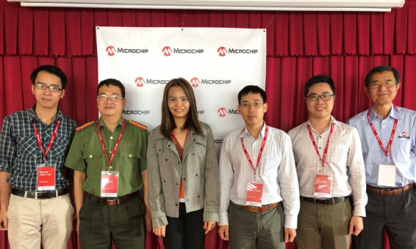 Microchip Technology  trao học bổng cho các sinh viên xuất sắc ngành Kỹ thuật Điện tử